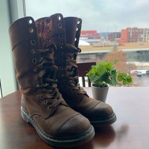 Mid-Calf Dr. Martens Floral Combat - US Women 10